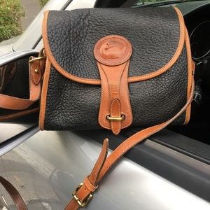 Vintage “Essex”Dooney and Bourke Cross body bag